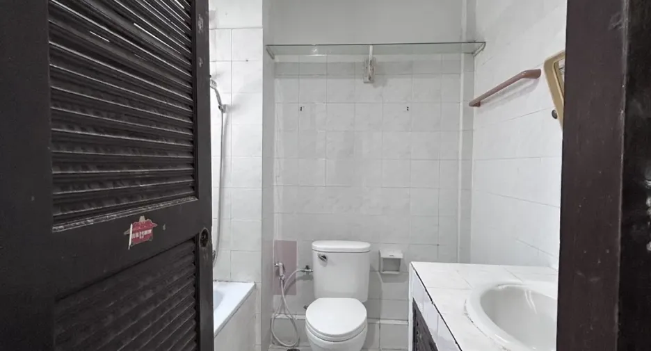 Casa adosada en alquiler de 5 habitaciones en Watthana, Bangkok