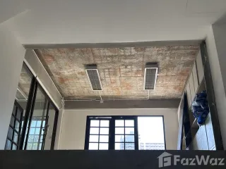 Casa adosada en alquiler de 5 habitaciones en Watthana, Bangkok
