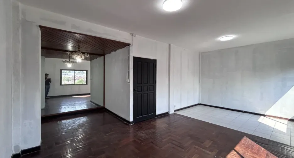 Casa adosada en alquiler de 5 habitaciones en Watthana, Bangkok