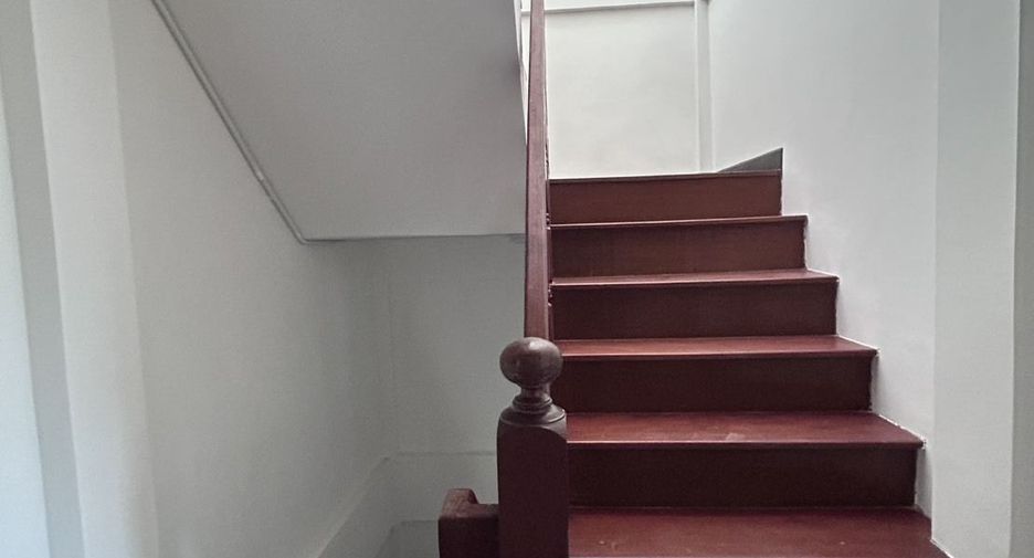 Casa adosada en alquiler de 5 habitaciones en Watthana, Bangkok