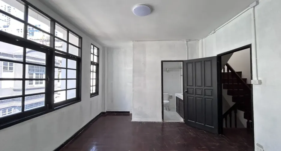 Casa adosada en alquiler de 5 habitaciones en Watthana, Bangkok