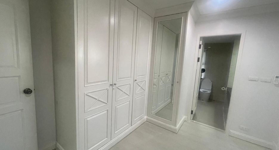 For rent 3 bedrooms apartment in Watthana, Bangkok