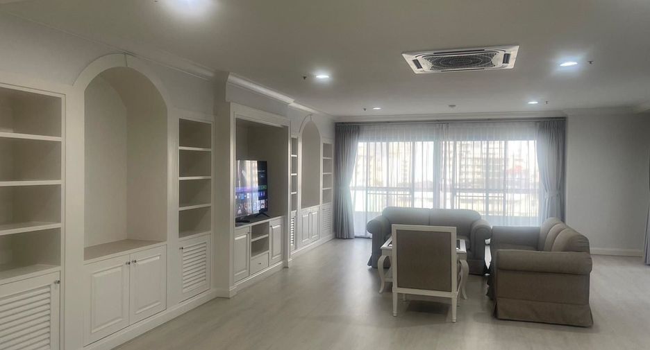 For rent 3 bedrooms apartment in Watthana, Bangkok