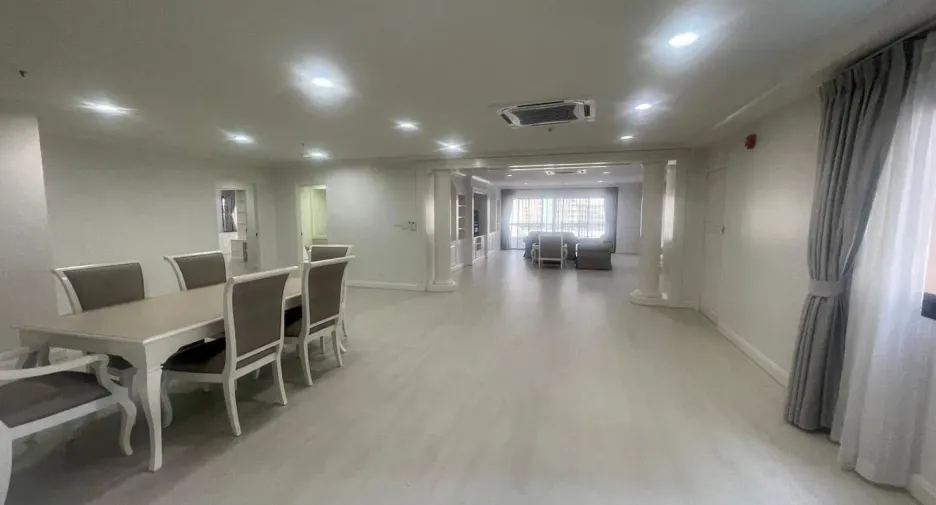 For rent 3 bedrooms apartment in Watthana, Bangkok