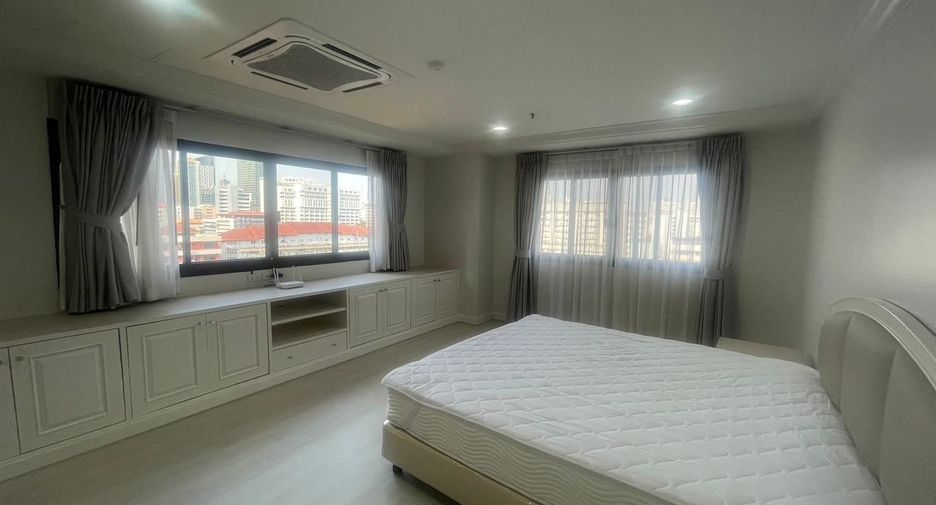 For rent 3 bedrooms apartment in Watthana, Bangkok
