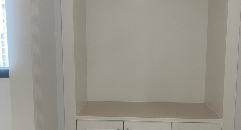 For rent 3 bedrooms apartment in Watthana, Bangkok