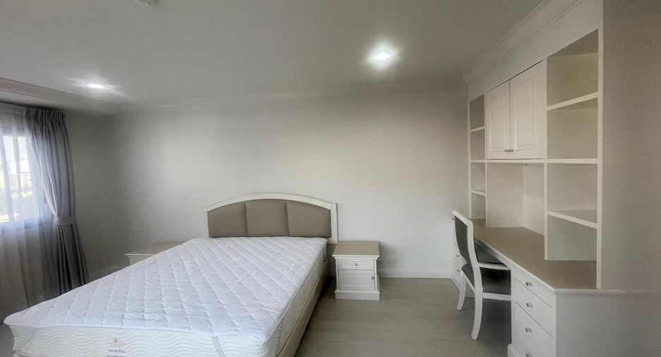 For rent 3 bedrooms apartment in Watthana, Bangkok