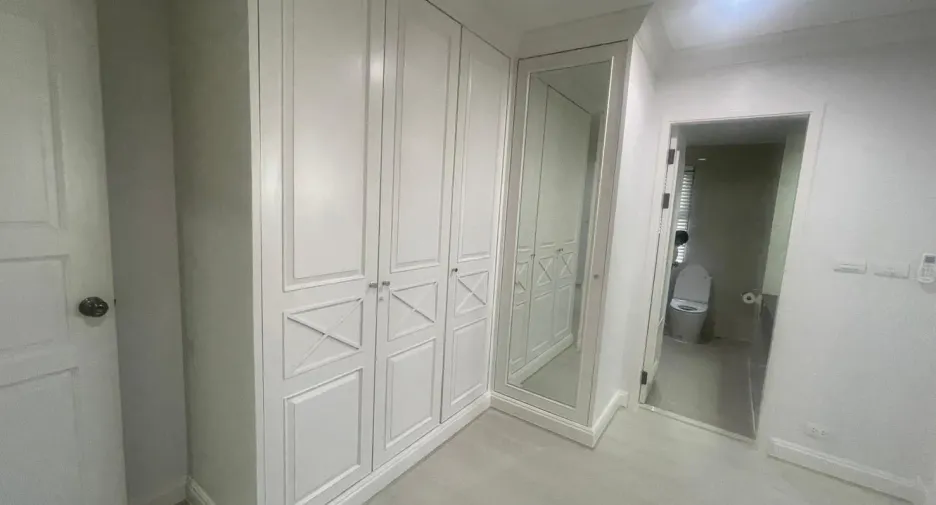 For rent 3 bedrooms apartment in Watthana, Bangkok