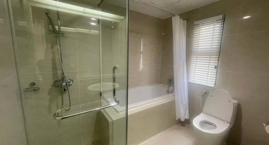 For rent 3 bedrooms apartment in Watthana, Bangkok