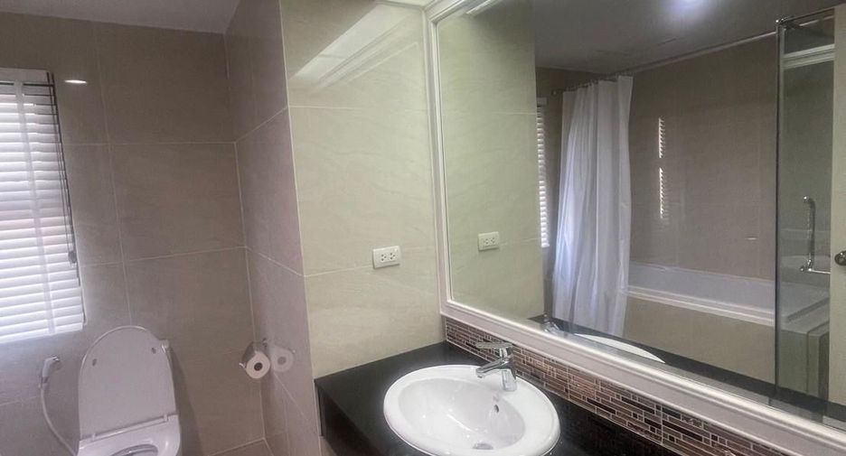 For rent 3 bedrooms apartment in Watthana, Bangkok