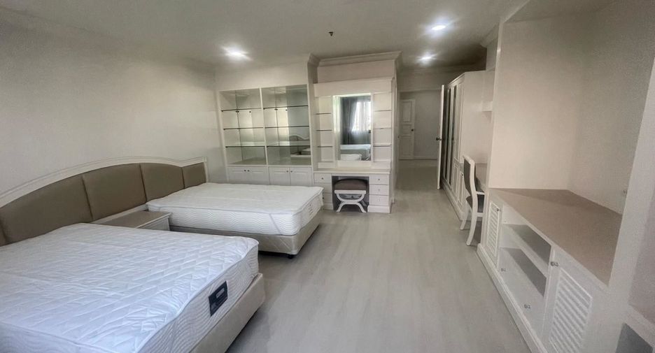 For rent 3 bedrooms apartment in Watthana, Bangkok