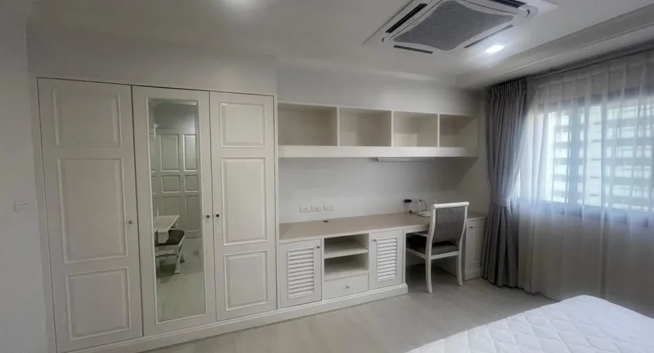 For rent 3 bedrooms apartment in Watthana, Bangkok
