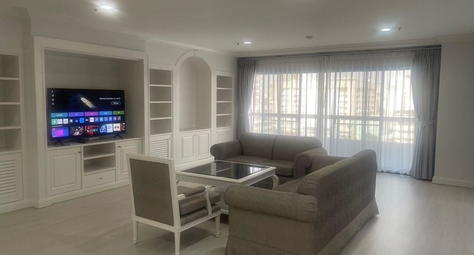 For rent 3 bedrooms apartment in Watthana, Bangkok