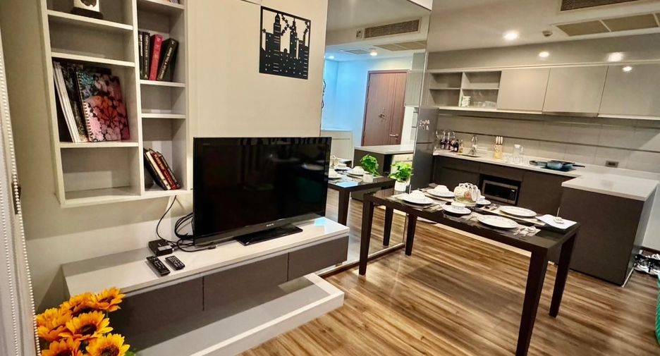 For rent 2 bedrooms condo in Khlong Toei, Bangkok