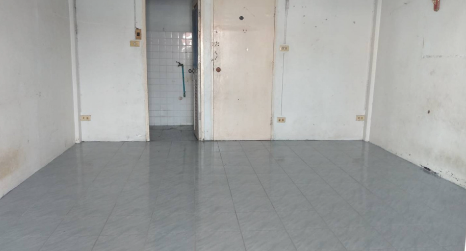 For sale 6 bedrooms townhouse in Lam Luk Ka, Pathum Thani