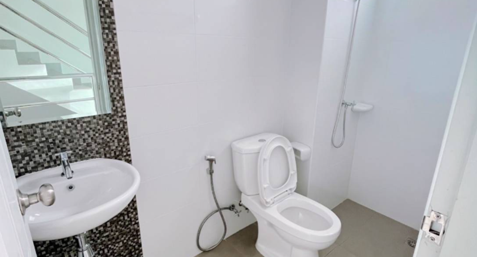 For sale 3 ベッドルーム townhouse in Nikhom Phatthana, Rayong