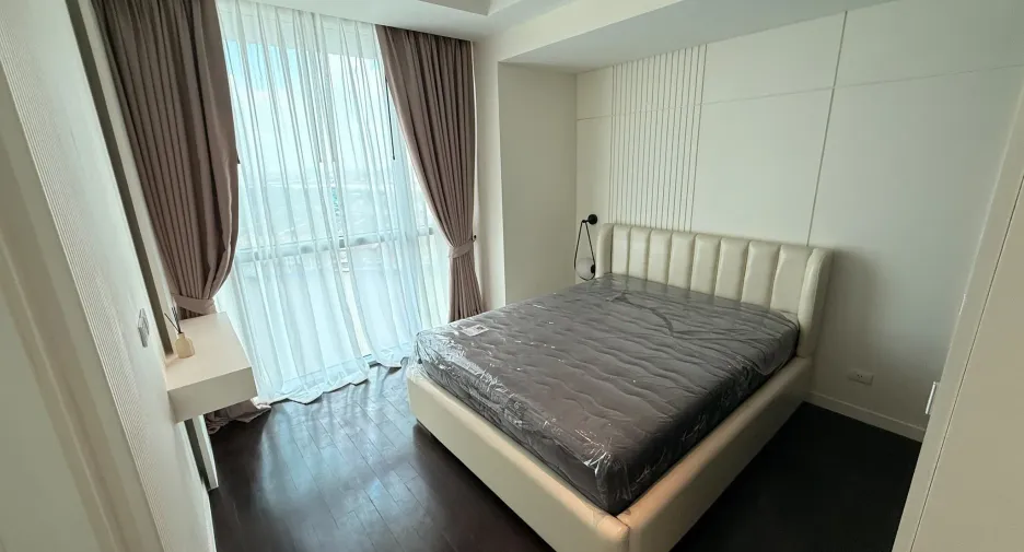 À vendre 3 chambres condo à Yan Nawa, Bangkok