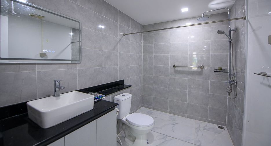For sale 3 bedrooms condo in South Pattaya, Pattaya