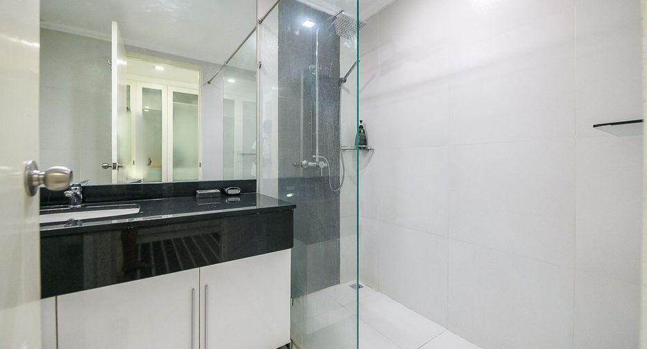 For sale 3 bedrooms condo in South Pattaya, Pattaya