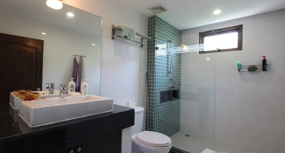 出售 和 出租 3 卧室 公寓 在 Sattahip, Chon Buri