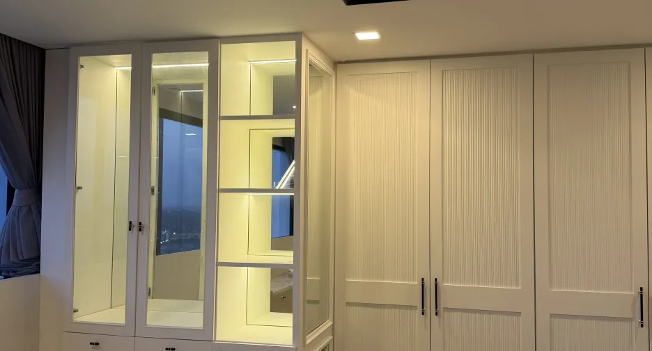 For rent 3 bedrooms condo in Khlong Toei, Bangkok