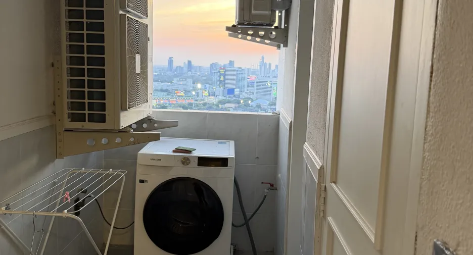 For rent 3 bedrooms condo in Khlong Toei, Bangkok