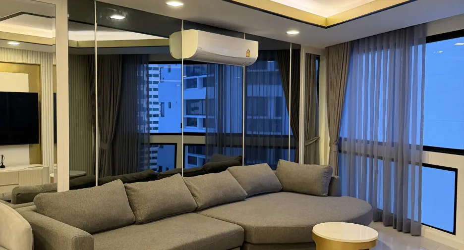 For rent 3 bedrooms condo in Khlong Toei, Bangkok