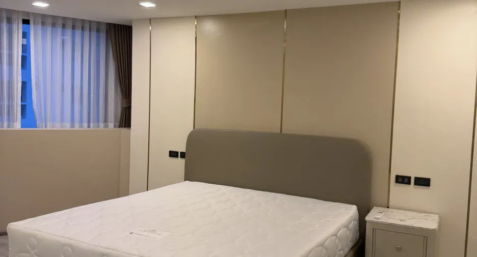 For rent 3 bedrooms condo in Khlong Toei, Bangkok