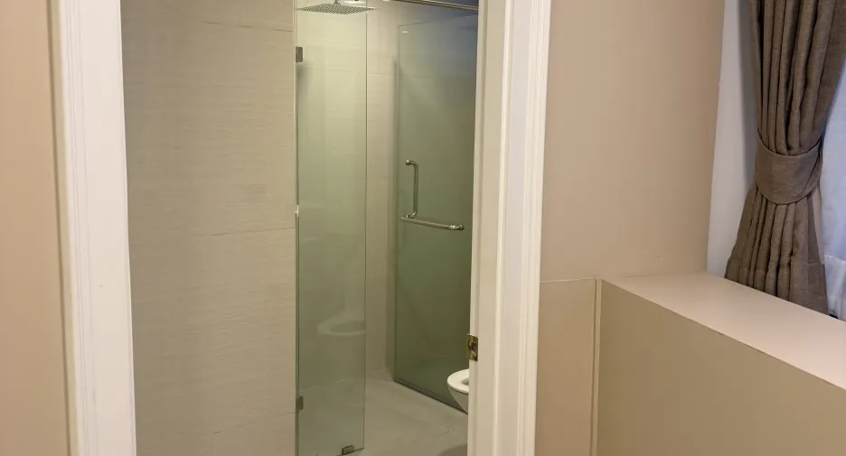 For rent 3 bedrooms condo in Khlong Toei, Bangkok