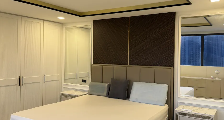 For rent 3 bedrooms condo in Khlong Toei, Bangkok
