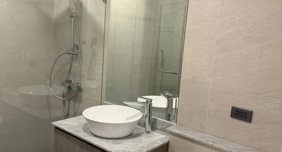 For rent 3 bedrooms condo in Khlong Toei, Bangkok