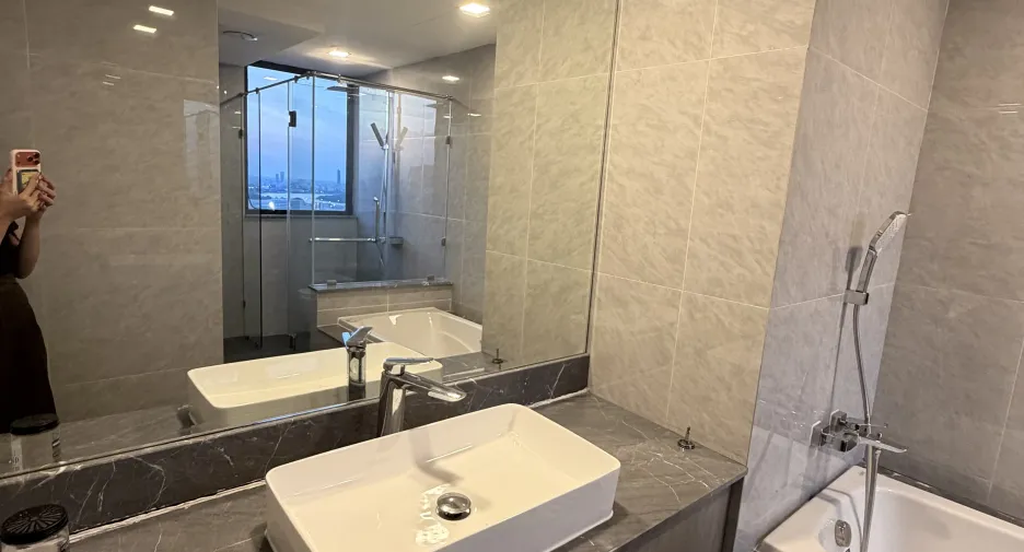 For rent 3 bedrooms condo in Khlong Toei, Bangkok