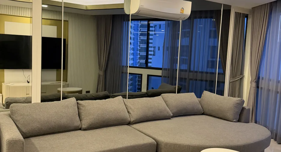 For rent 3 bedrooms condo in Khlong Toei, Bangkok