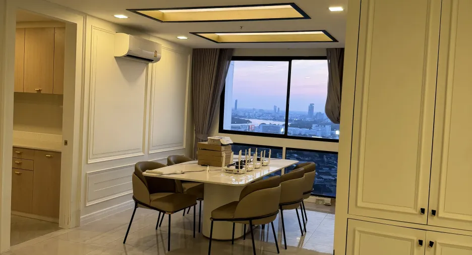 For rent 3 bedrooms condo in Khlong Toei, Bangkok