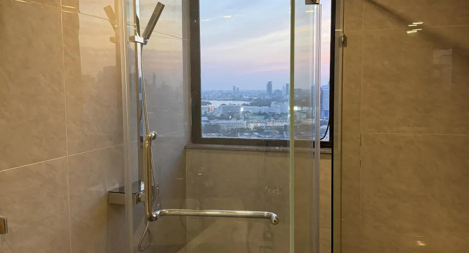 For rent 3 bedrooms condo in Khlong Toei, Bangkok