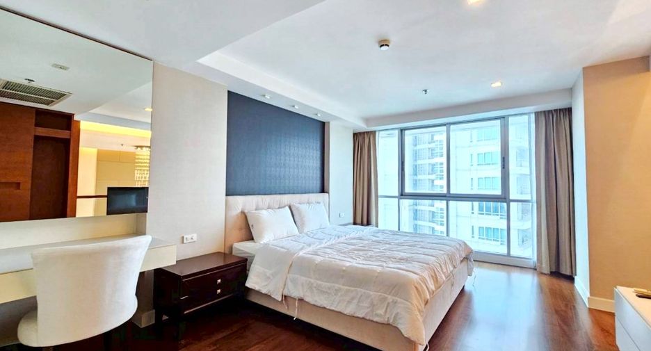 For rent 2 bedrooms condo in Pathum Wan, Bangkok