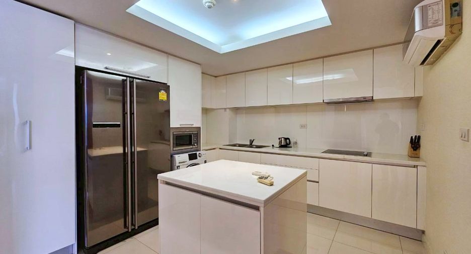 For rent 2 bedrooms condo in Pathum Wan, Bangkok