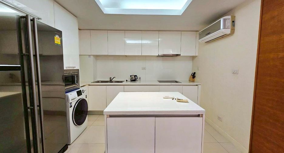 For rent 2 bedrooms condo in Pathum Wan, Bangkok