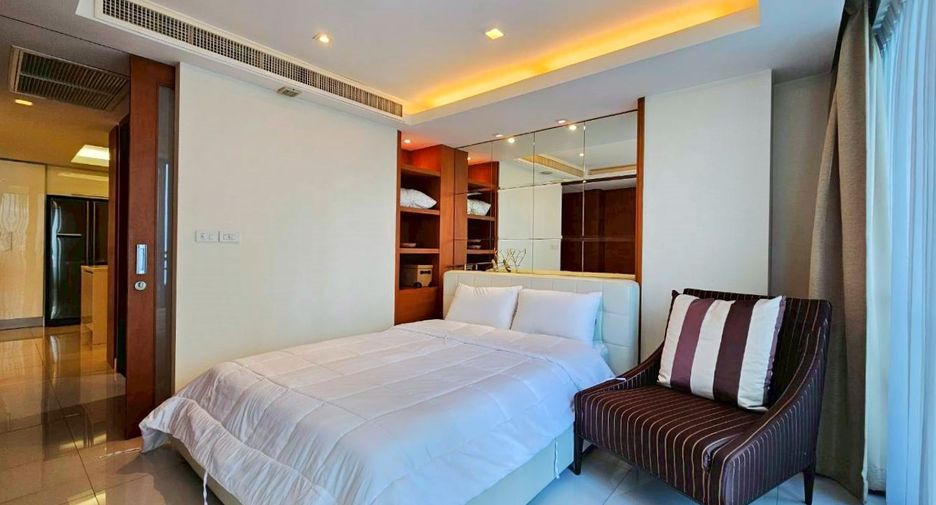 For rent 2 bedrooms condo in Pathum Wan, Bangkok
