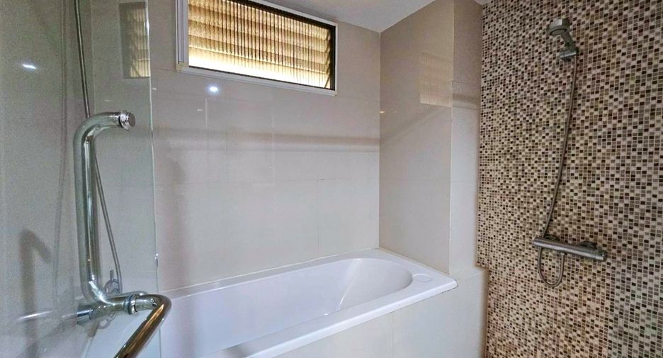 For rent 2 bedrooms condo in Pathum Wan, Bangkok