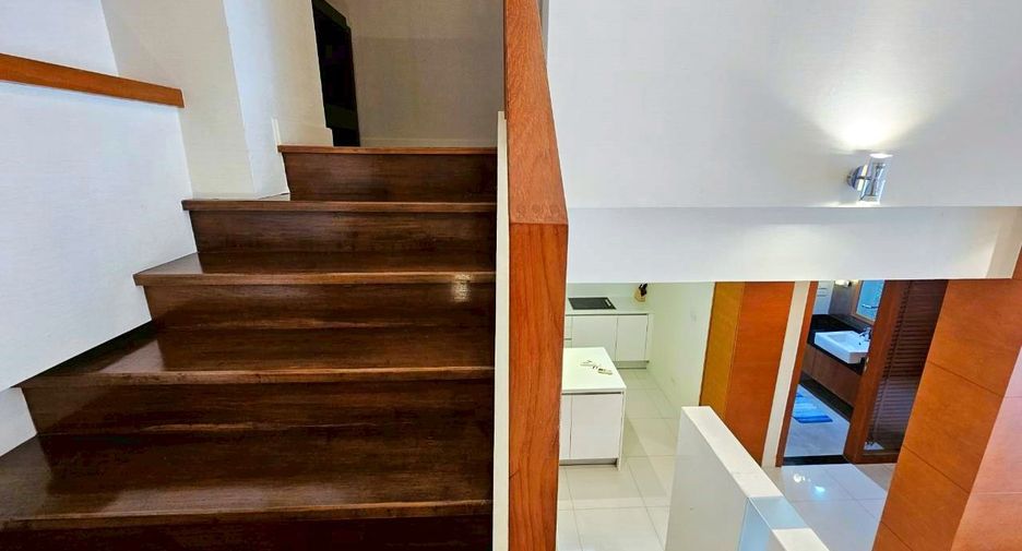 For rent 2 bedrooms condo in Pathum Wan, Bangkok