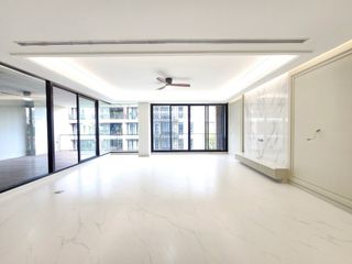 For rent 4 bedrooms condo in Watthana, Bangkok