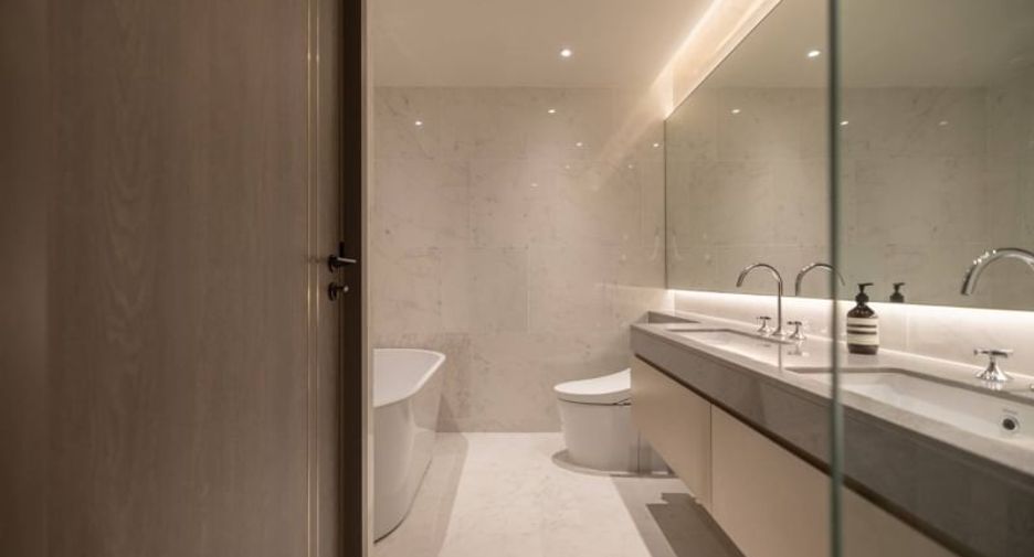 For rent 2 bedrooms condo in Pathum Wan, Bangkok