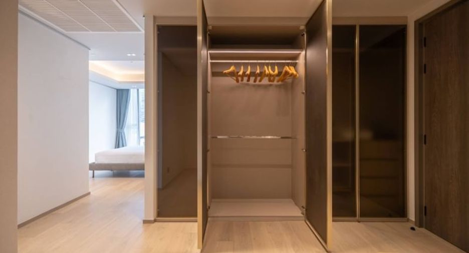 For rent 2 bedrooms condo in Pathum Wan, Bangkok