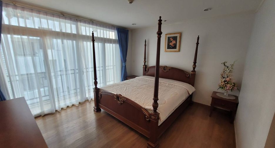 For rent 2 bedrooms condo in Watthana, Bangkok