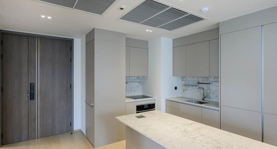 For rent 2 bedrooms condo in Pathum Wan, Bangkok