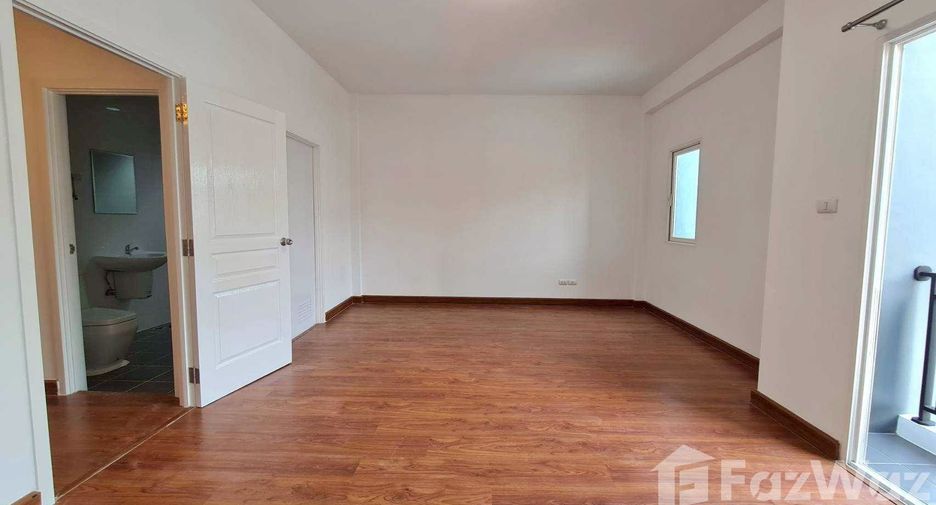 For sale 3 bedrooms townhouse in Mueang Pathum Thani, Pathum Thani