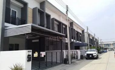For sale 3 bedrooms townhouse in Mueang Pathum Thani, Pathum Thani