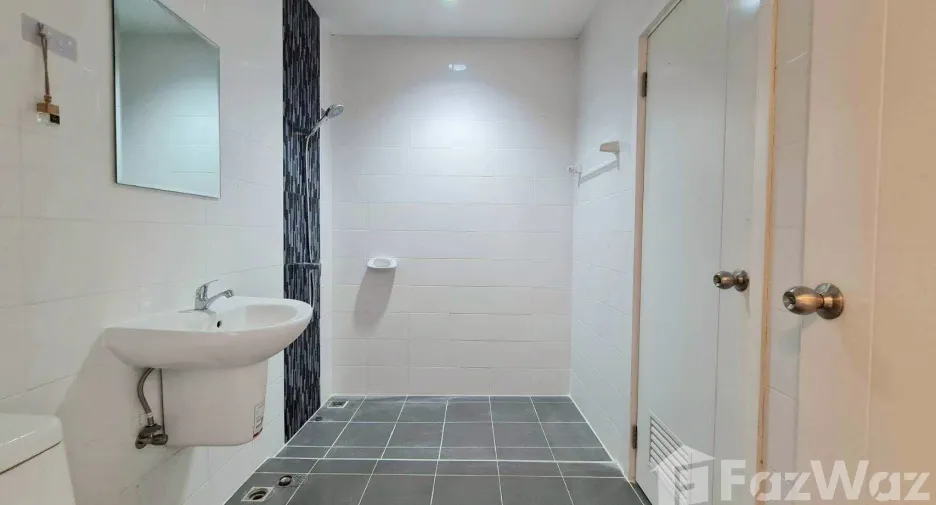 For sale 3 bedrooms townhouse in Mueang Pathum Thani, Pathum Thani
