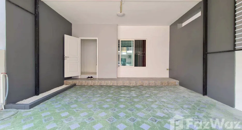 For sale 3 bedrooms townhouse in Mueang Pathum Thani, Pathum Thani